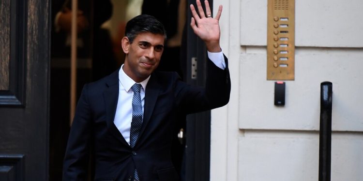 Rishi Sunak sworn in as the new UK Prime Minister